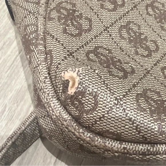 Guess mini backpack - Picture 4 of 4